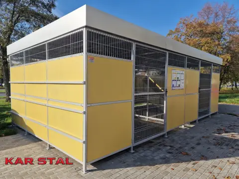 Osiedlowa wiata śmietnikowa z panelami i siatką wentylacyjną – realizacja Kar Stal