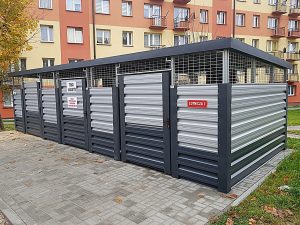 Wiata śmietnikowa Jastrząb 8x4 m z 3 furtkami — producent Karstal