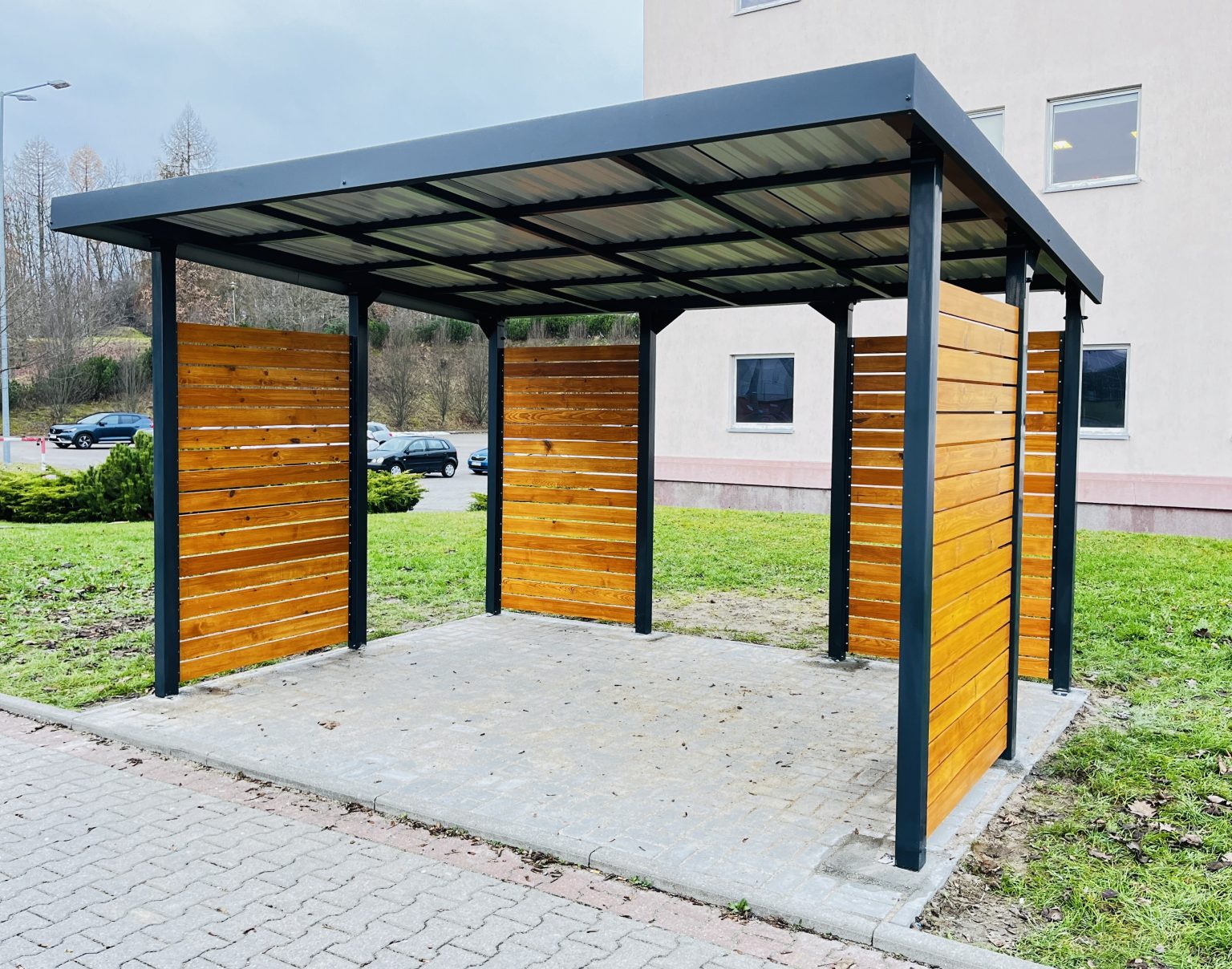 Wiata samochodowa carport 4x3 m z roletami drewnianymi — producent Karstal