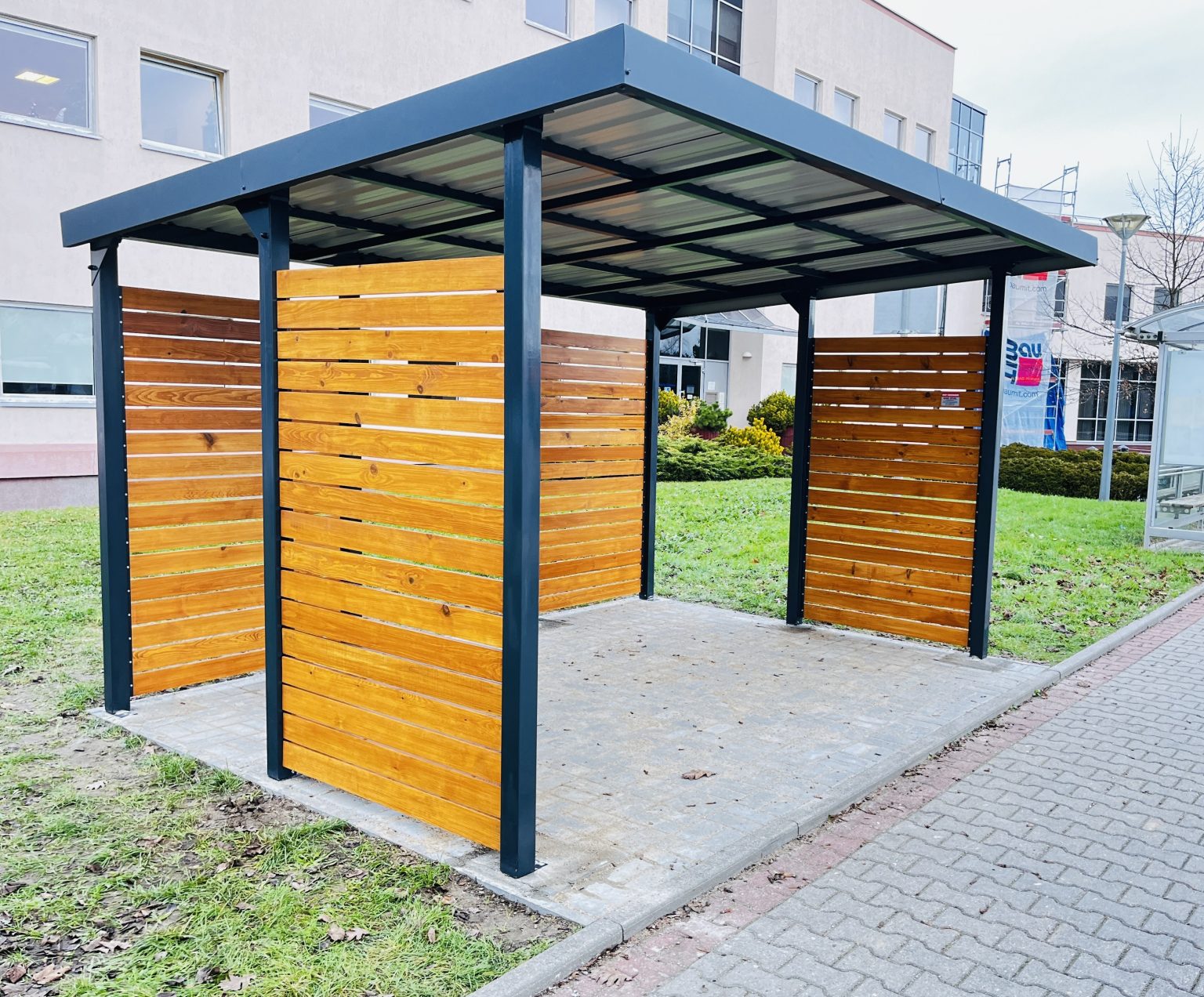 Wiata samochodowa carport 4x3 m z roletami drewnianymi — producent Karstal