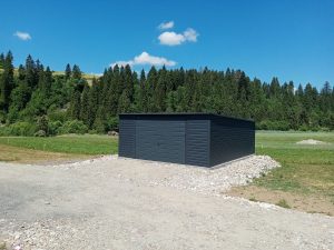 Garaż blaszany 4x5 m z bramą dwuskrzydłową i dachem spadowym — producent Karstal