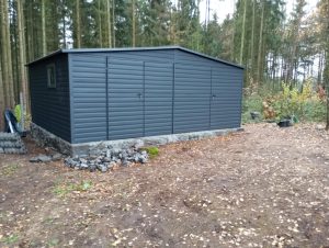 Garaż blaszany dwuspadowy 5x6 m z bramą dwuskrzydłową — producent Karstal