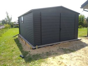 Garaż blaszany dwuspadowy 5x6 m z bramą dwuskrzydłową — producent Karstal