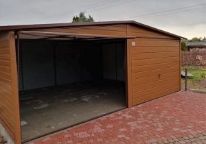 Garaż blaszany dwustanowiskowy 6x5 m z blachą drewnopodobną — producent Karstal