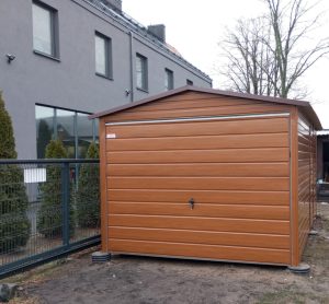 Garaż blaszany dwuspadowy 4x5 m w kolorze drewnopodobnym — producent Karstal