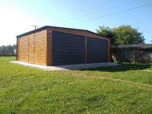 Garaż blaszany dwuspadowy 4x5 m w kolorze drewnopodobnym — producent Karstal