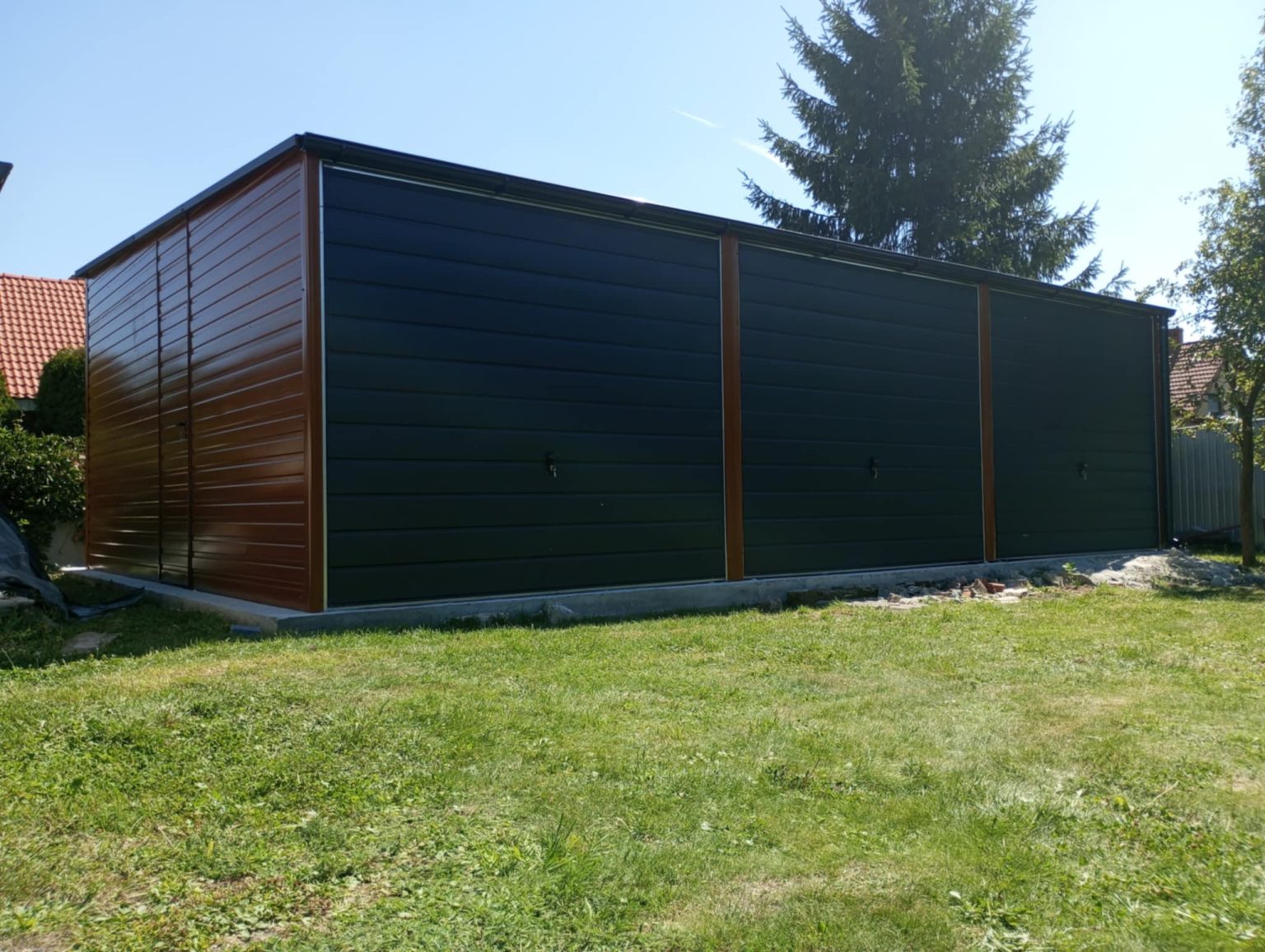 Garaż blaszany dwustanowiskowy 6x6 m z dachem jednospadowym — producent Karstal