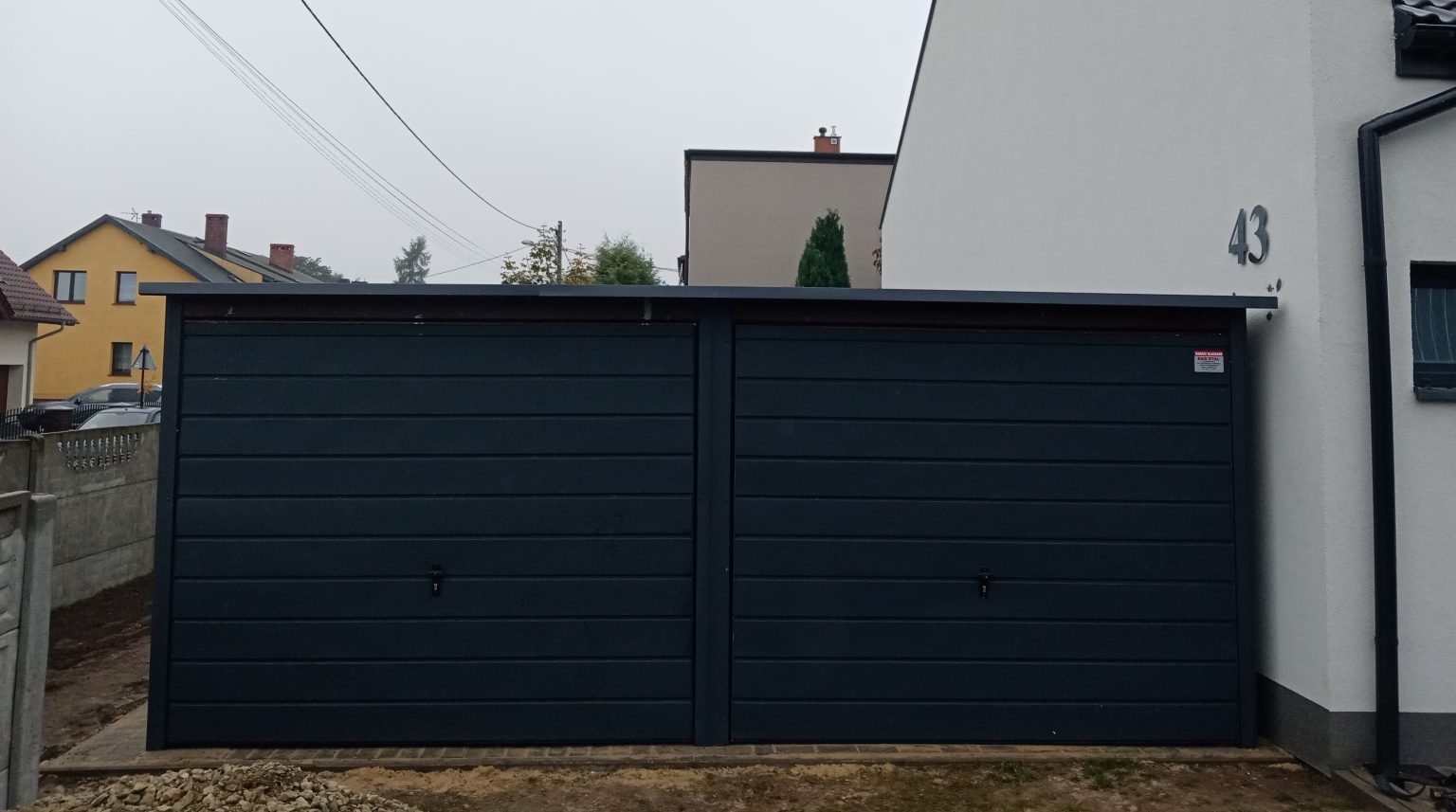 Garaż blaszany dwustanowiskowy 6x6 m z dachem jednospadowym — producent Karstal