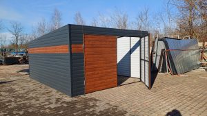 Garaż blaszany jednospadowy 5x7 m z bramą dwuskrzydłową — producent Karstal