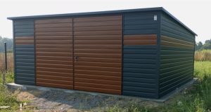 Garaż blaszany jednospadowy 5x7 m z bramą dwuskrzydłową — producent Karstal