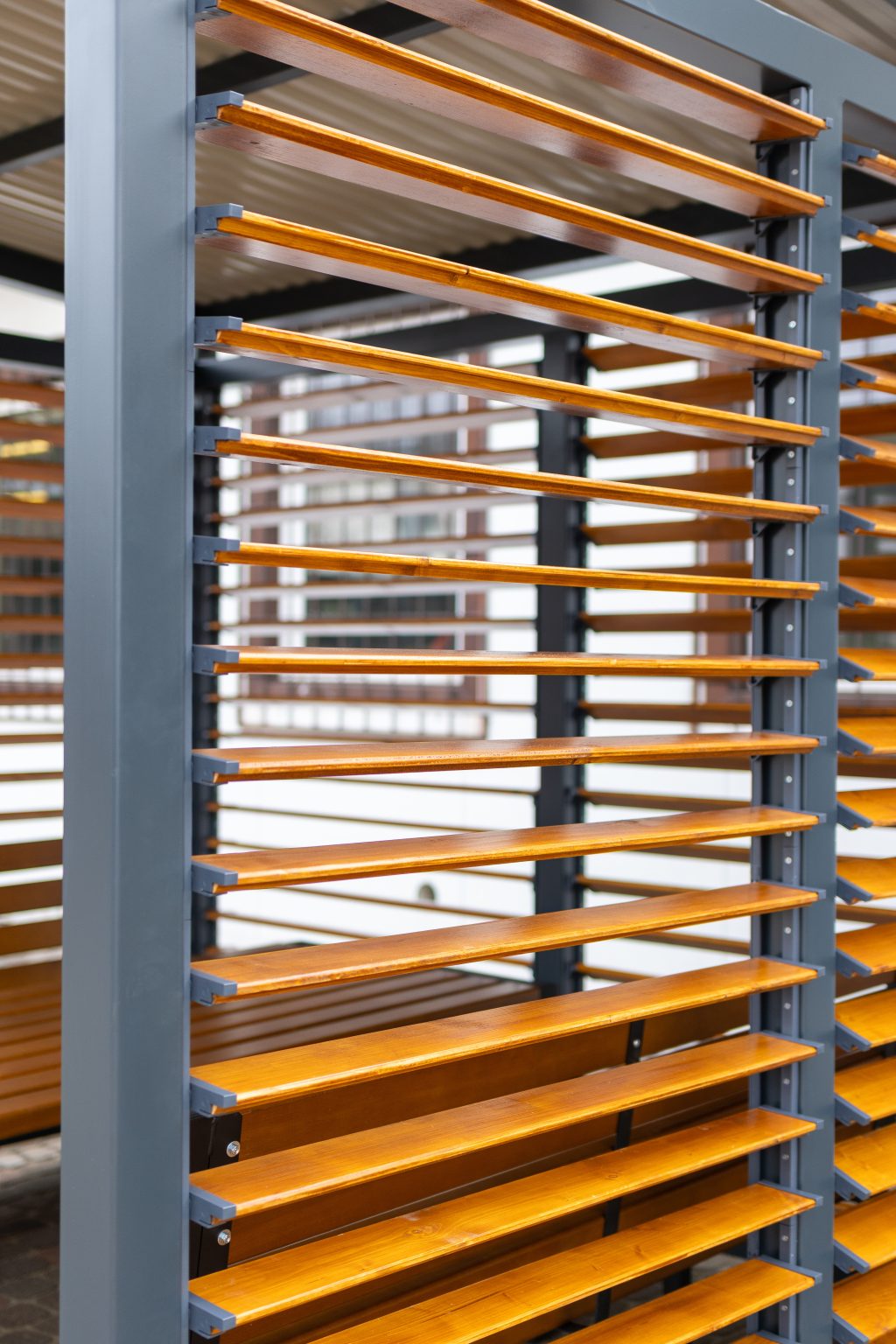 Pergola ogrodowa Toskana 4,1x3,4 m z drewnianymi żaluzjami – producent Karstal