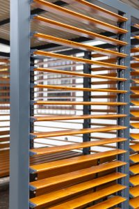Pergola ogrodowa Toskana 4,1x3,4 m z drewnianymi żaluzjami – producent Karstal