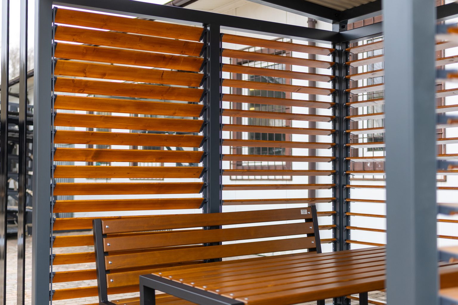 Pergola ogrodowa Toskana 4,1x3,4 m z drewnianymi żaluzjami – producent Karstal