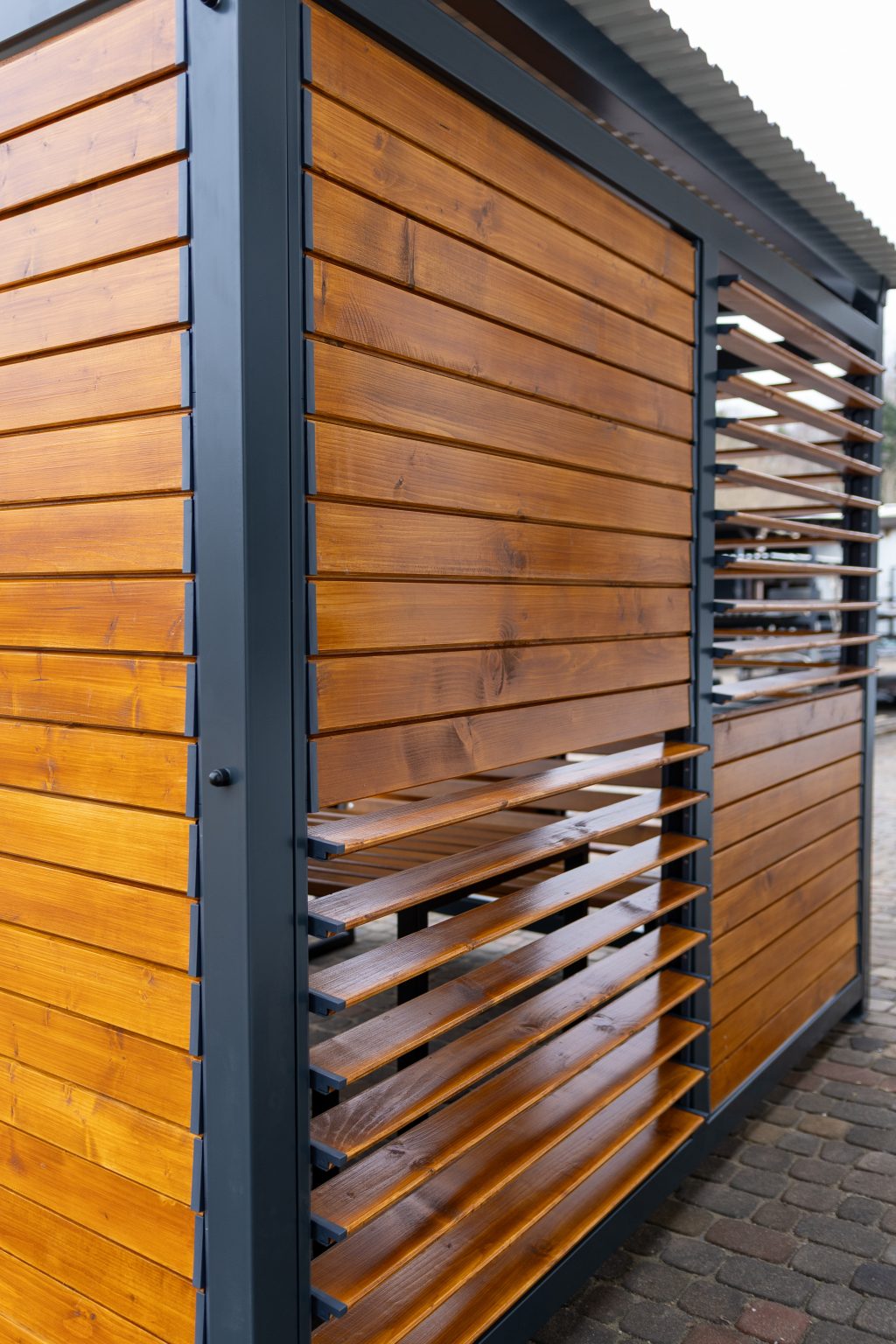 Pergola ogrodowa Toskana 4,1x3,4 m z drewnianymi żaluzjami – producent Karstal