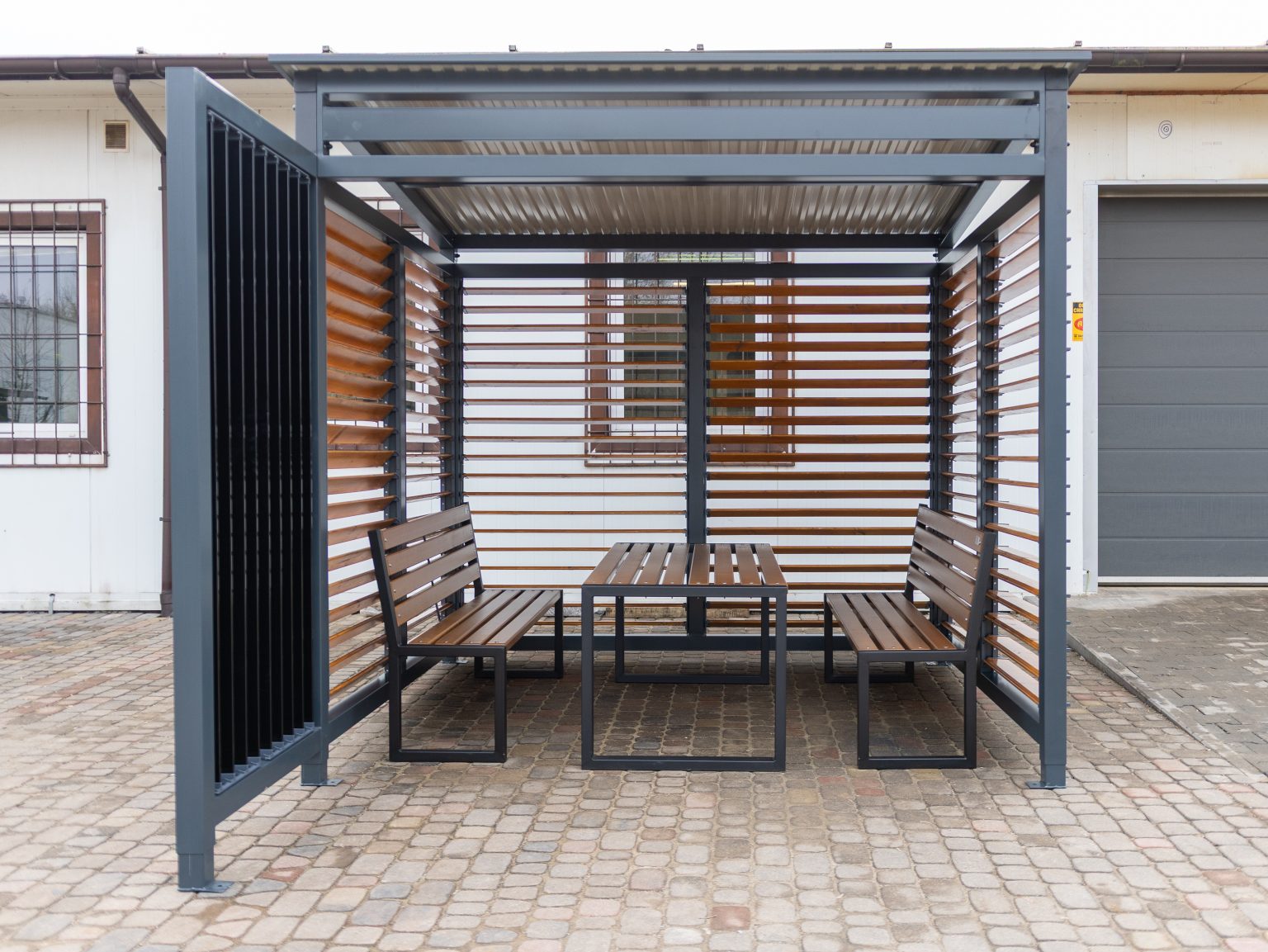 Pergola ogrodowa Toskana 4,1x3,4 m z drewnianymi żaluzjami – producent Karstal