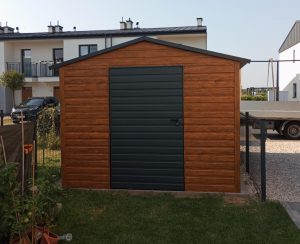 Domek narzędziowy blaszany 5x4 m z dachem dwuspadowym i blachą drewnopodobną — producent Karstal